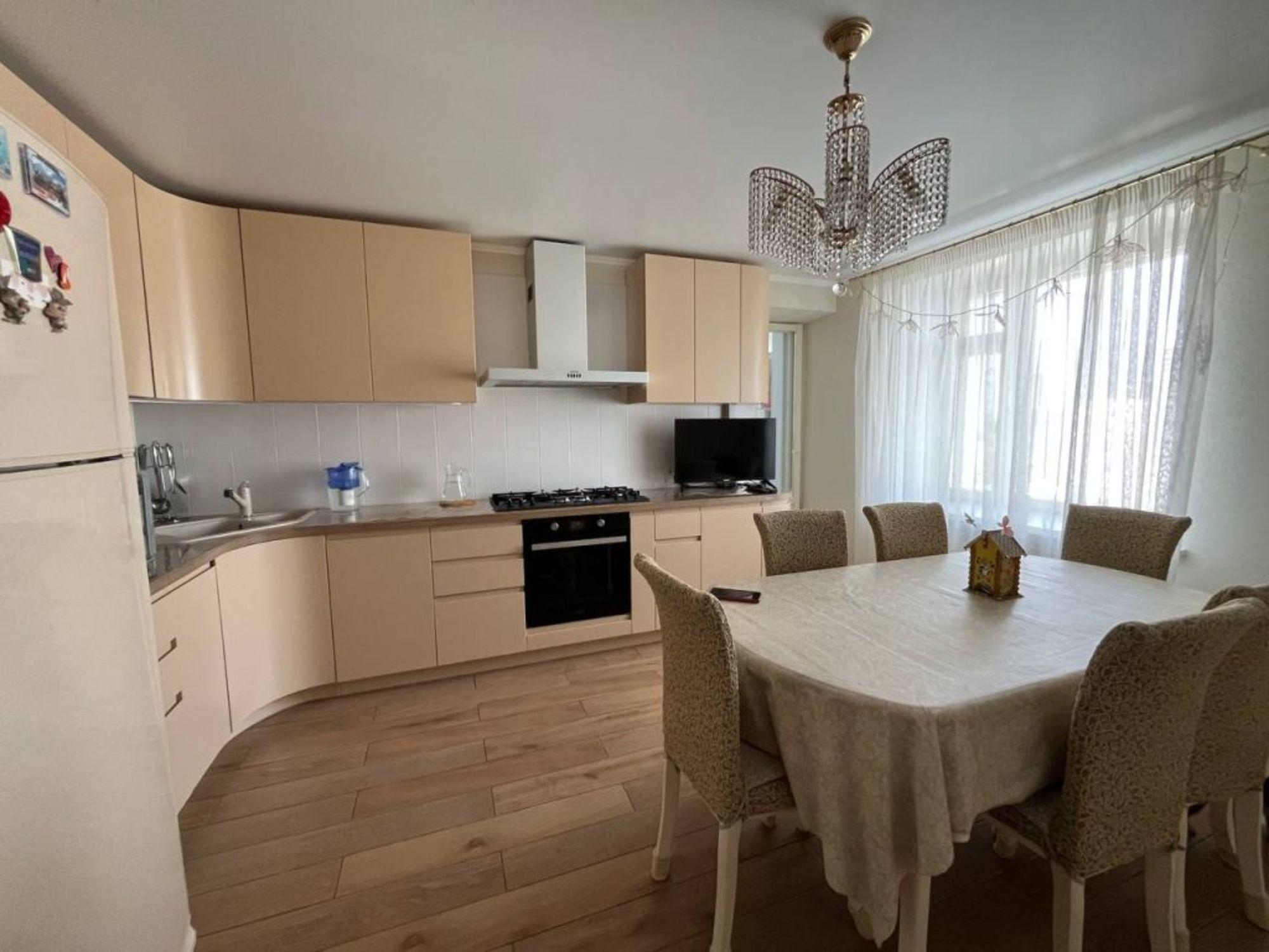 Купить квартиру за 14 500 000 рублей на Суворова ул, 143а