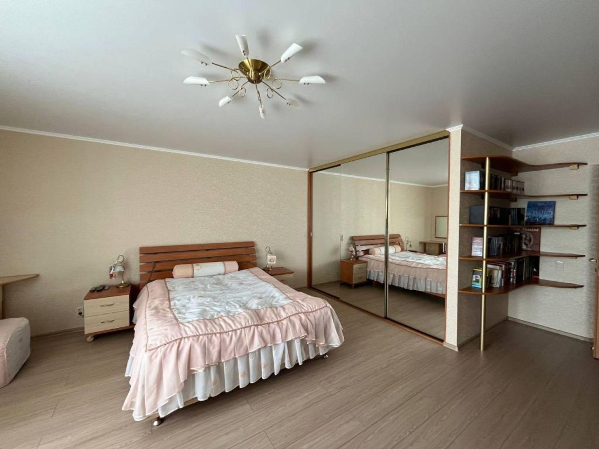 Купить квартиру за 14 500 000 рублей на Суворова ул, 143а