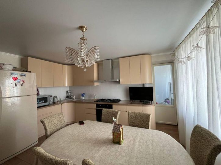 3-комн квартира Суворова ул, 143а