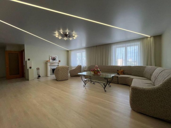 3-комн квартира Суворова ул, 143а