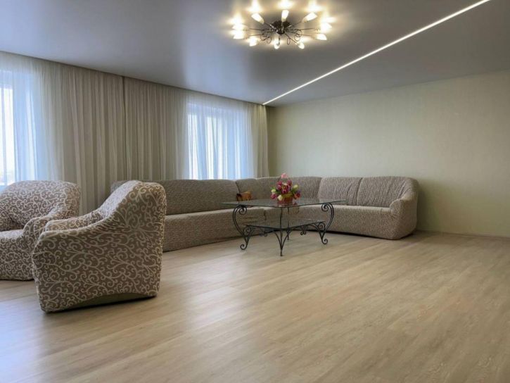 3-комн квартира Суворова ул, 143а