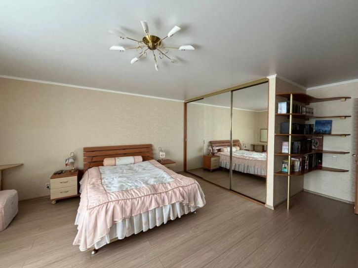 3-комн квартира Суворова ул, 143а