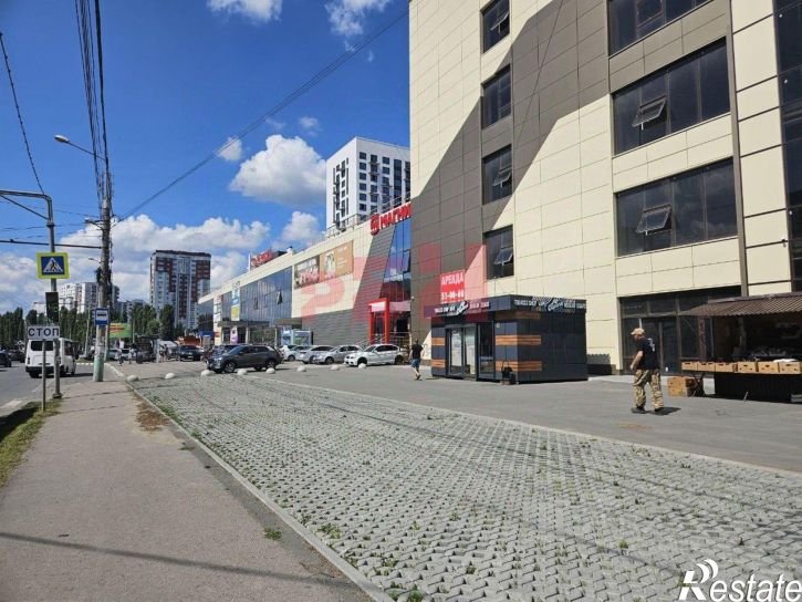 Торговое помещение пр-кт Строителей, 70А,  д. 70А