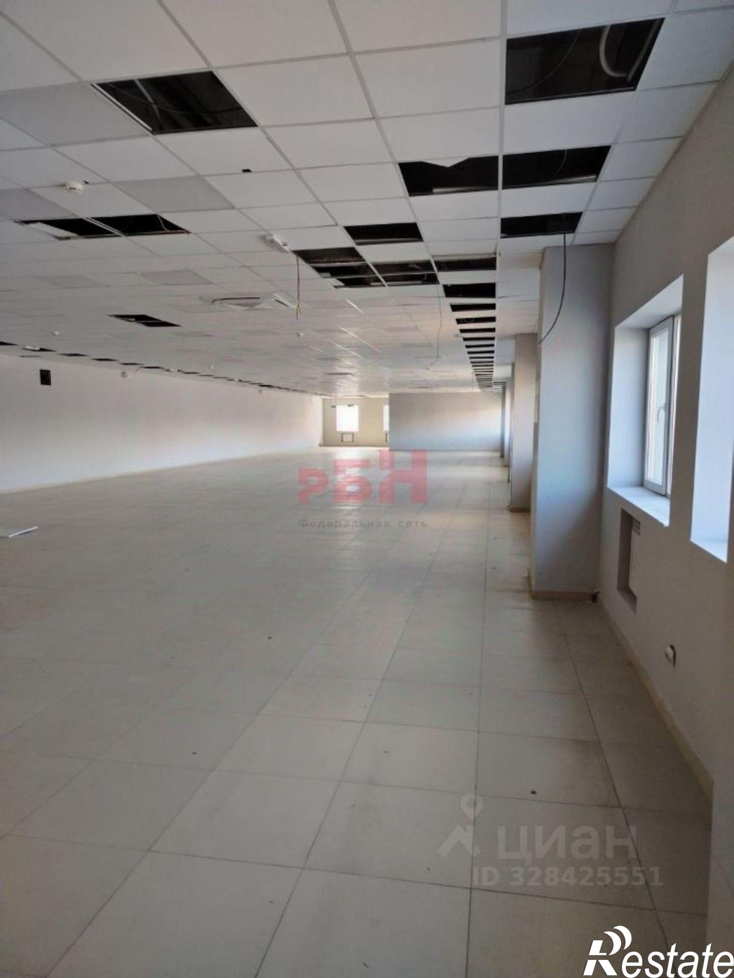 Сдать торговое помещение за 315 000 рублей на улица Антонова, 70