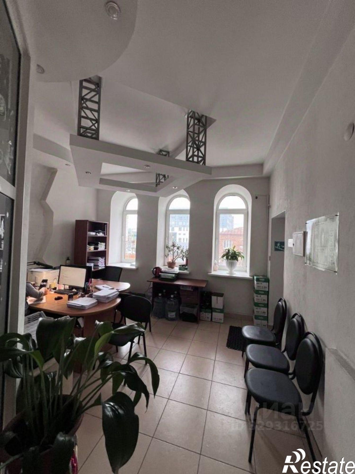 Купить офис, помещение под офис за 14 672 900 рублей на ул Гладкова, 10