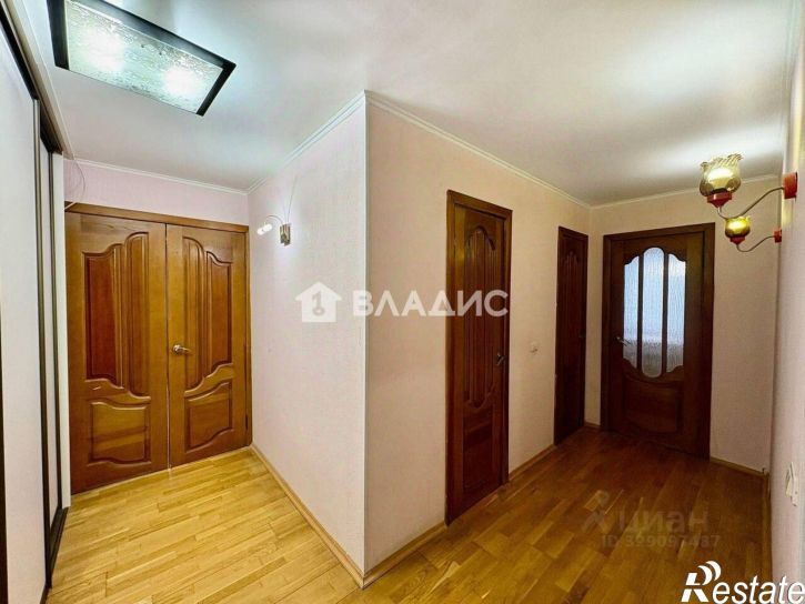 3-комн квартира пр-кт Строителей, 70,  д. 70