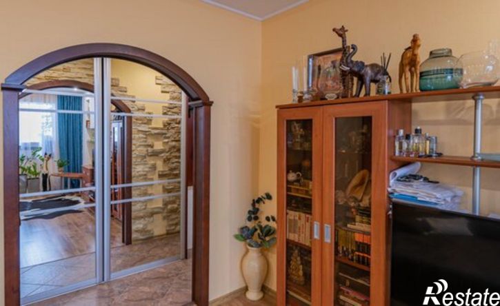 3-комн квартира улица Антонова, 27,  д. 27