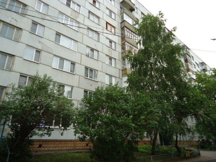 2-комн квартира 8 Марта ул, 9