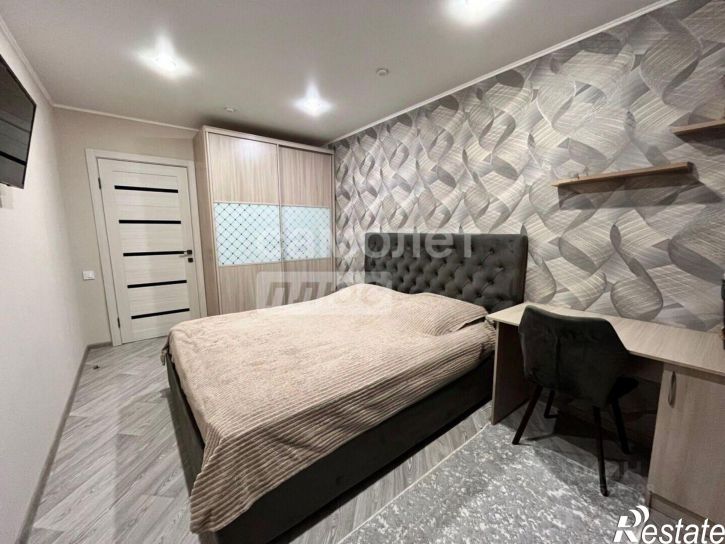 3-комн квартира пр-кт Строителей, 93,  д. 93