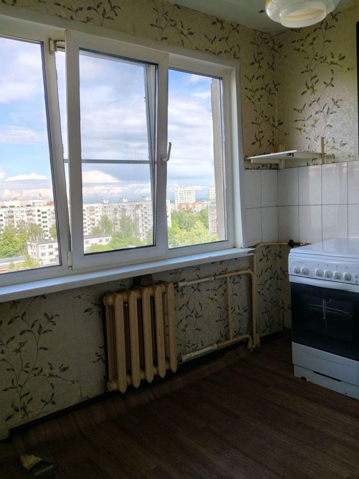 2-комн квартира 8 Марта ул, 9