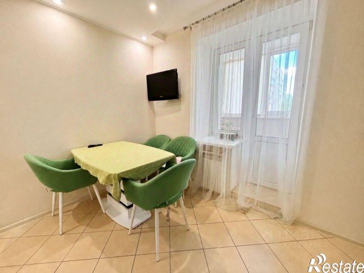3-комн квартира пр-д Виноградный 5-й, 8,  д. 8