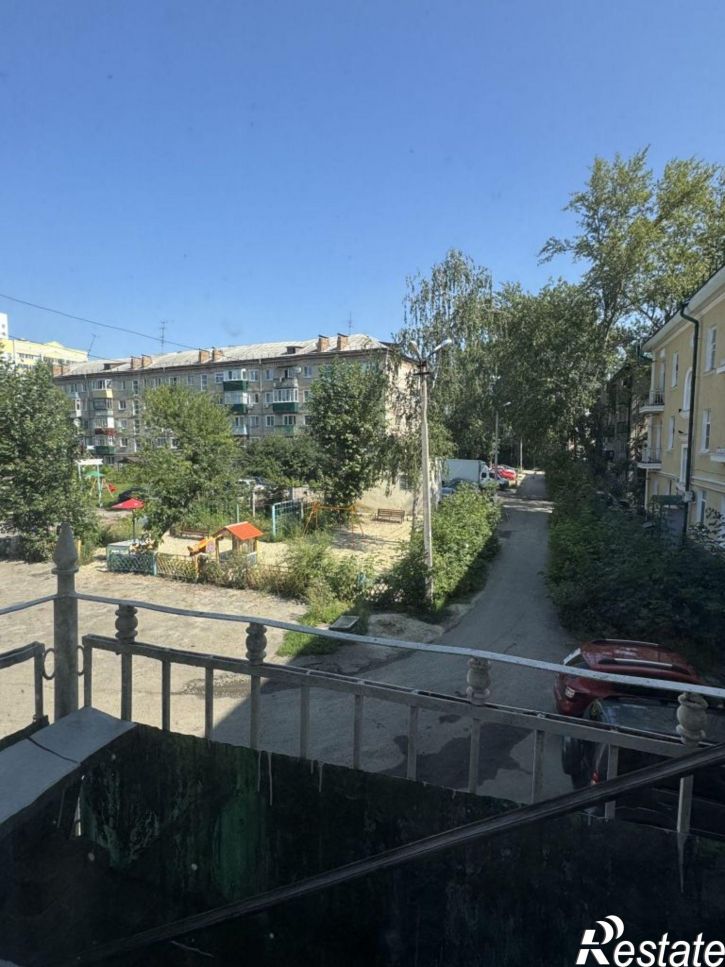 4-комн квартира Калинина ул, 107
