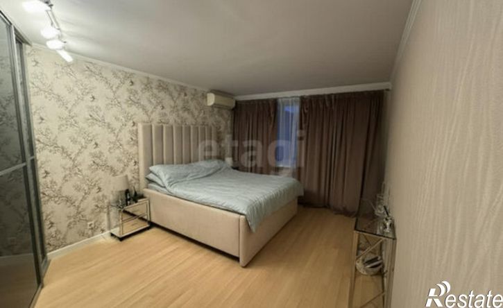3-комн квартира ул Кулакова, 2,  д. 2
