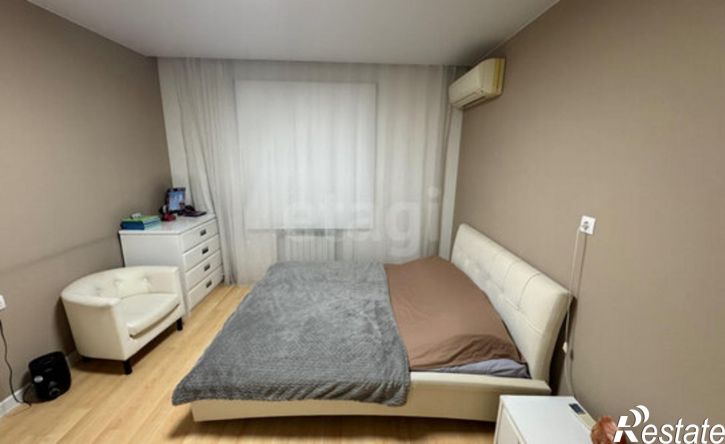 3-комн квартира ул Кулакова, 2,  д. 2