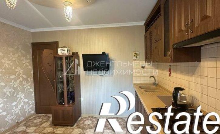 3-комн квартира улица 8 Марта, 17,  д. 17