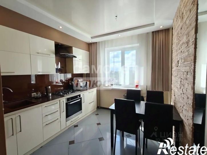 3-комн квартира Львовская улица, 240,  д. 240