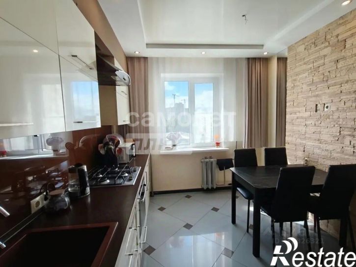 3-комн квартира Львовская улица, 240,  д. 240